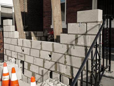 Blockwork A popular alternative to clay bricks, blockwork construction requires additional finishes. We supply our customers with the quality brickwork