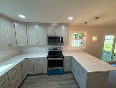 Peninsula with Seating for 2