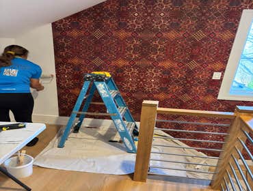 wall-paper install Wallpaper & Mural Installation – Project Summary
This project involved the professional installation of two distinct wallpaper fini