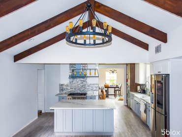 Kitchen/Bathroom - Los Angeles We are thrilled to share this home remodel with you. For the kitchen - We used a gray and white minimalistic color palet