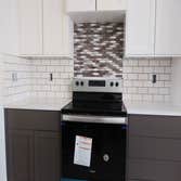 custom kitchen splash with accent