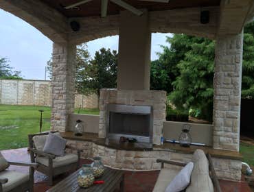 Outdoor Kitchens & Living Areas