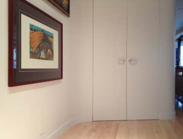 Flush doors with curved wall