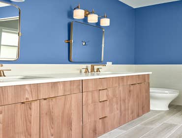 Lincoln Square - Skyblue Bathroom