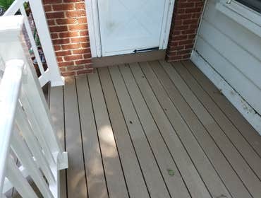 Polaha Composite deck and vinyl railings