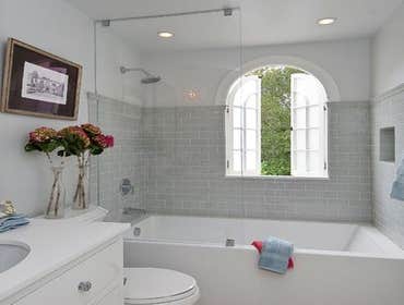 Soaking tub & Glass pannel