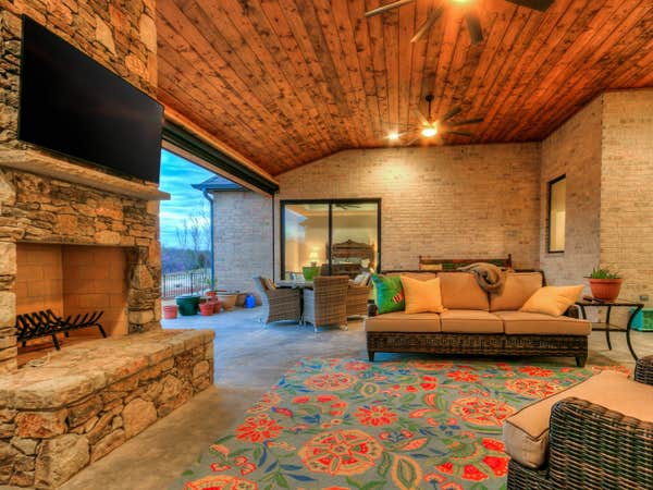 3509 - Back Fireplace