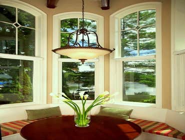 Cape-Cod-inspired lake home