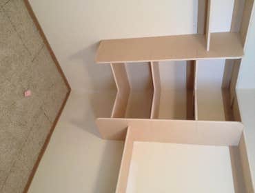 Closet shelving