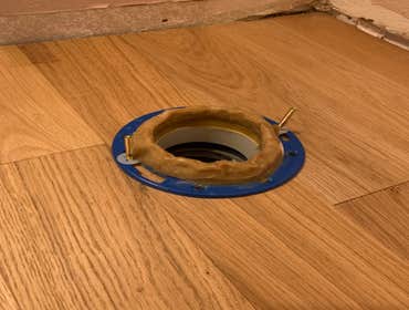 Toilet replacement Do you know how the plumber under your toilet works?
A wax ring is typically the component under your toilet that seals the porcela