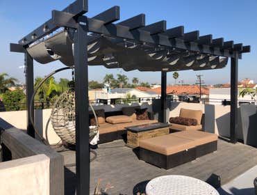 Rooftop getaway Pergola, lounger, bar and hot tub