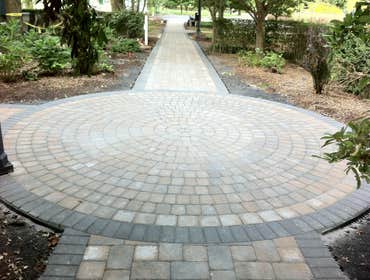 Brick circle pattern & walk