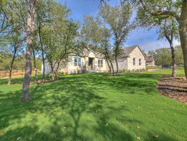 105 Graystone Lane