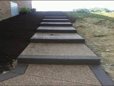 Exposed aggregate walkway/steps Photo Potoroka Concrete