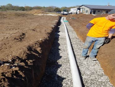 Geoffrey laying pipe