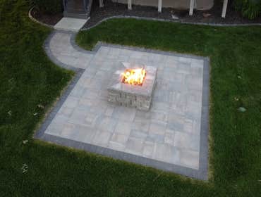 New Build Outdoor Living Package – Firepit & Patio Installation of a modern square gas firepit with integrated patio. Scope included compacted base pre