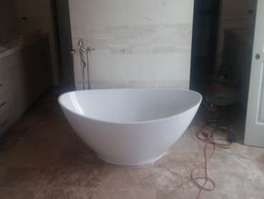bathroom tub