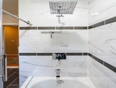 Modern Bathroom in Alexandria,Virginia