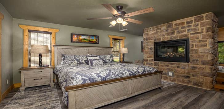 Cabins & Homes by Donnie Allen