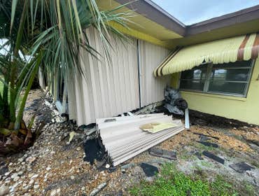 Renovation Work Can your contractor fix this? ??
Carney for sure can, WE are so excited to be back on our Cape Coral foreclosure game!