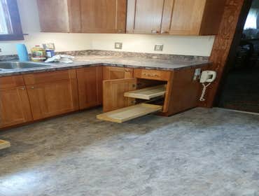 Kitchen shelf pull outs