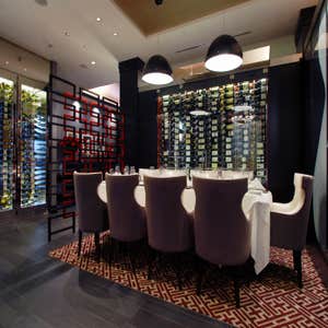 RESTAURANTS & RETAIL