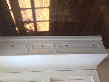 Babinsky window seat