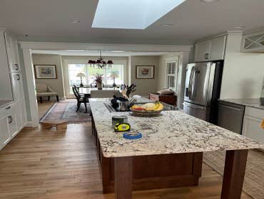 Middle island with stove 2