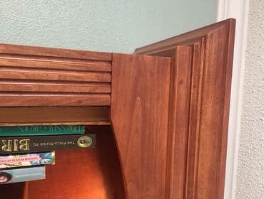 Corner shelving detail
