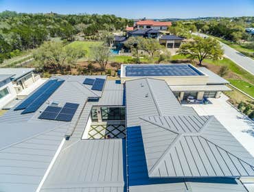 Verano Location: Austin
Install Date: May, 2015
System Size: 25.9kW
Panel Type: SunPower 345W
Solar Contribution: 52%