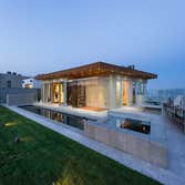 Mannix Drive Modern House Design by Gustavo Gubel Architect