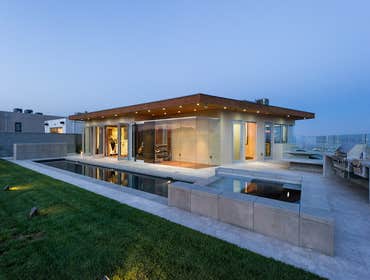 Mannix Drive Modern House Design by Gustavo Gubel Architect