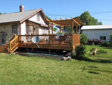 Project photos from Authentic Services Inc. Organizing your things on your deck is good, but organizing your deck around you is freaking sweet. The hom