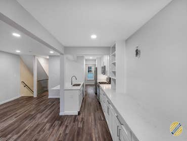 White Sleek Kitchen Design Here’s our sleek functional open layout kitchen design to inspire you on Tuesday afternoon! ☕
White kitchens can be classic