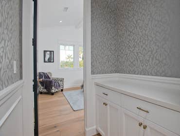 19348 Collier St, Tarzana, CA 91356 Brand new construction Cape Cod situated in the heart of Tarzana South of the Blvd, just a block from Ventura Blvd'