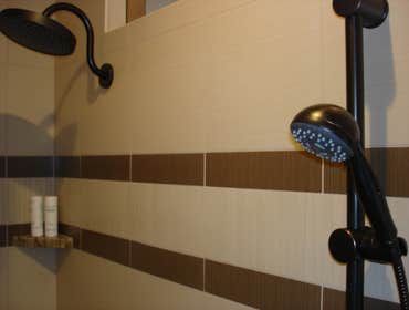 deco w/ border detail