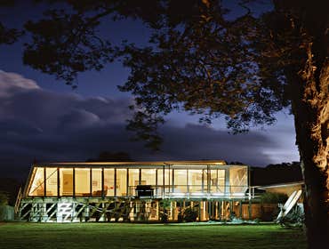 BURST*003, 1500 sf Surf Shack BURST*003 was the first full-scale house built from the BURST* prefabricated method of building. The house sits on a narr