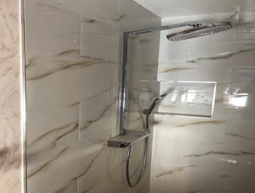 Walk-in Shower 1