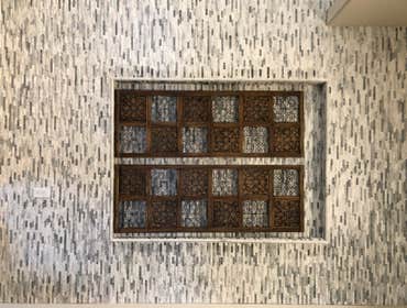 Entry foyer with niche