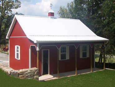 24’ W X 32’ L X 10’ H (ID# 015) Dimensions:
24’ W x 32’ L x 10’ H
24’ Standard Trusses, 4’ on Center,
6/12 Pitch
Colors:
Siding Color: Red
Roof