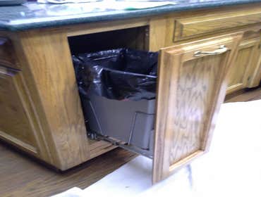 Pull out trash can