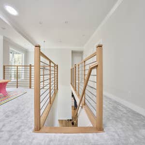 Photos by San Clemente Woodworking #1 Stainless Steel horizontal rods with our custom shadow posts. Clean lines and modern design.