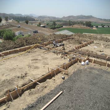 CUSTOM HOME CUSTOM HOME IN VENTURA COUNTY BEACH. THREE LEVELS WITH JACUZZI ON ROOF. ADDITIONAL CUSTOM HOMES FROM START TO FINISH. WE PROVIDE ANYTHING F