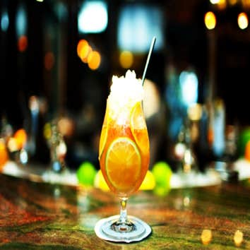 Compose A New York City restaurant and cocktail lounge designed to offer guests a unique and interactive dining experience, showcasing the finest food 