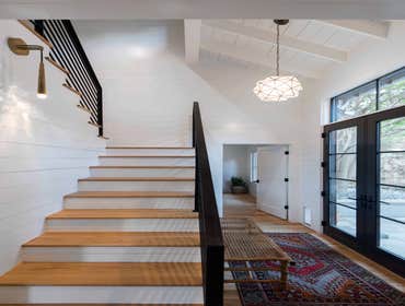Woodview Residence A 2-story custom home in the Rosedale neighborhood of central Austin.