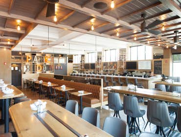 Holt's Restaurant Interior renovation of existing retail space into a restaurant/pizzeria