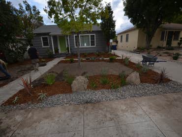 Landscape Project - Burbank CA Before and After, amazing front and Back yard to our customers in Burbank, CA
Free in house estimates, please call us