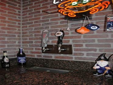Wet Bars and Kitchens