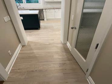 Large-Sized Water Damage Rebuild This project involved comprehensive restoration after water damage, including:
✔ Cabinet rebuilding
✔ Drywall replacem