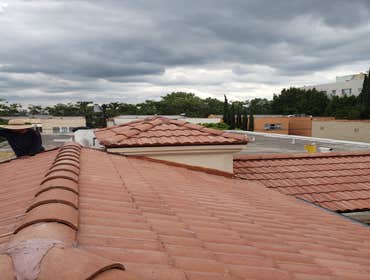 DENALI BUILDERS CA,SPANISH TILE ROOFING PROJECT TILE ROOF PROJECT
Remove existing old villa tile and Holloway replacing Rottenwood on the roof surface